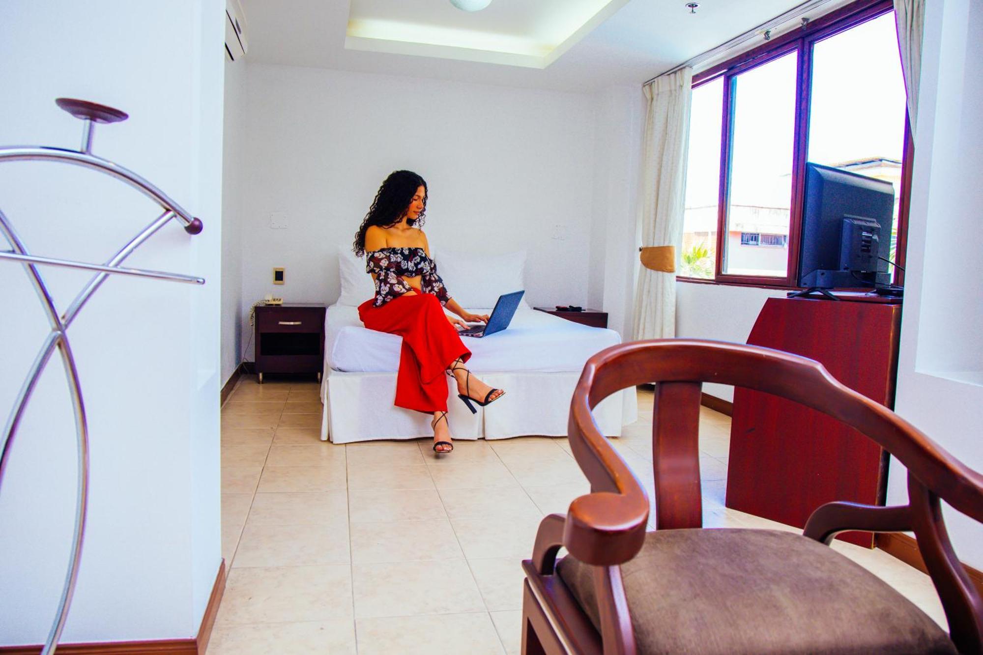 Hotel Plaza Las Americas Cali Bagian luar foto