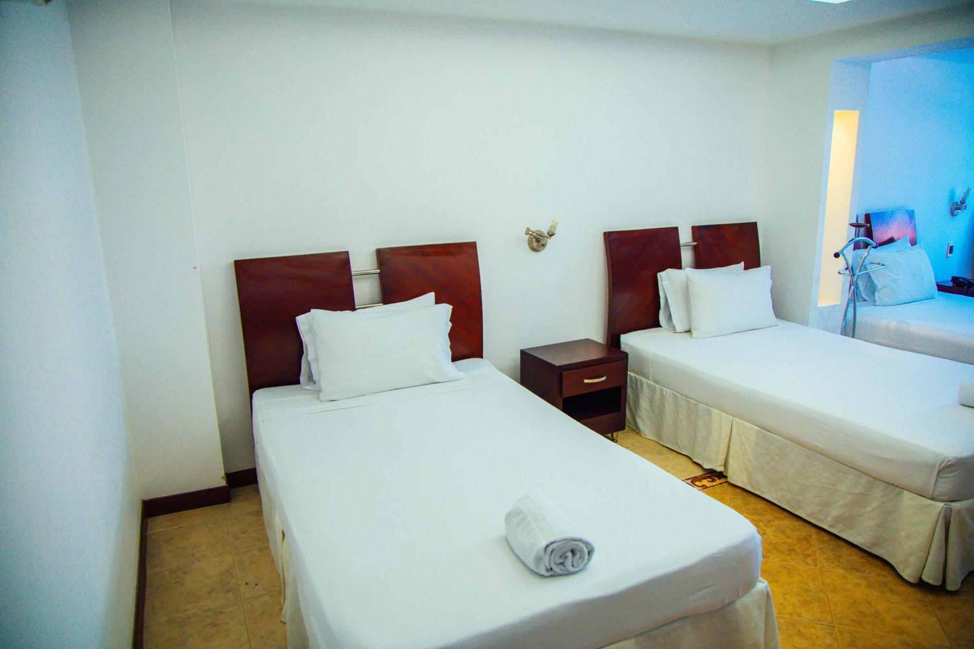 Hotel Plaza Las Americas Cali Bagian luar foto