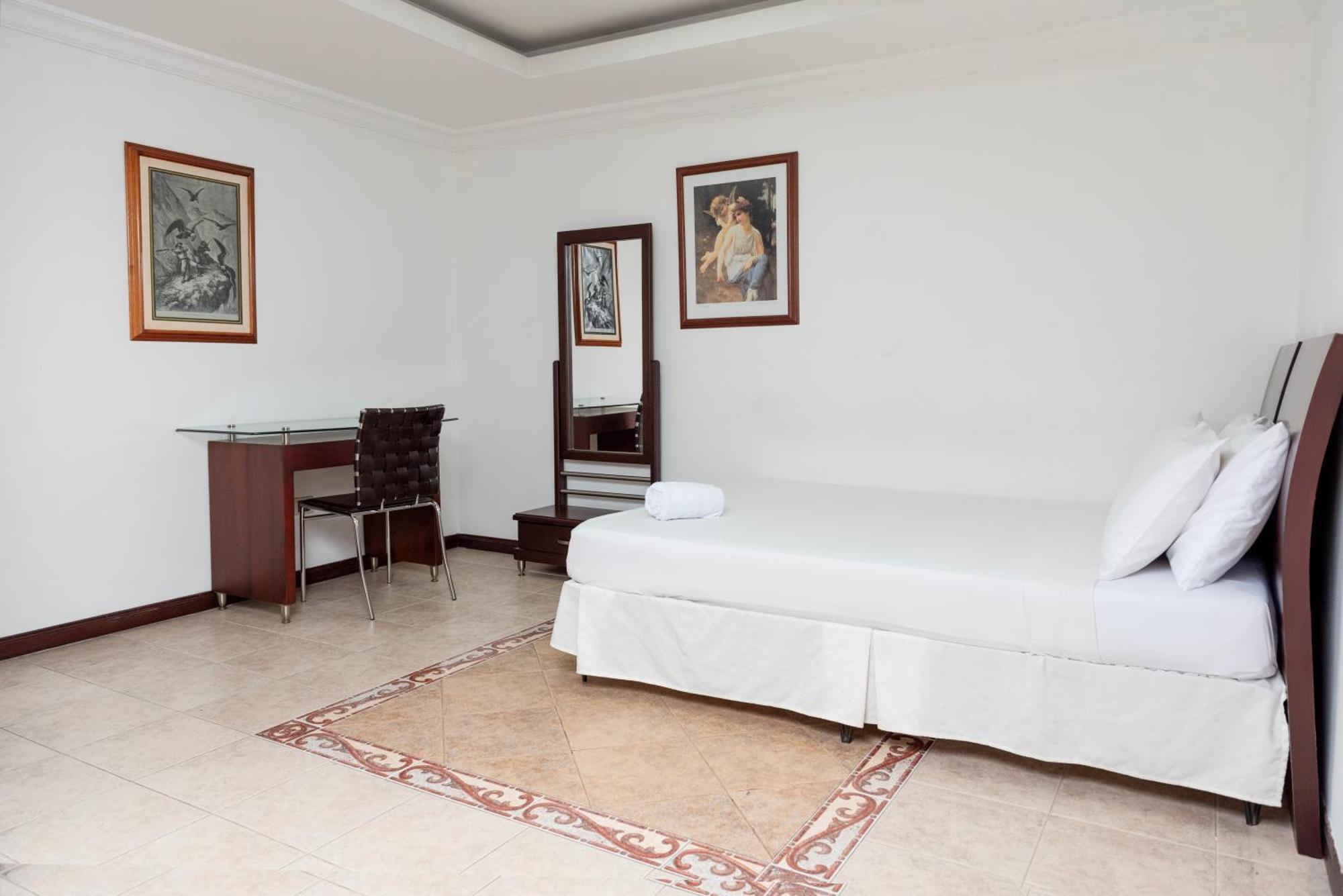 Hotel Plaza Las Americas Cali Bagian luar foto