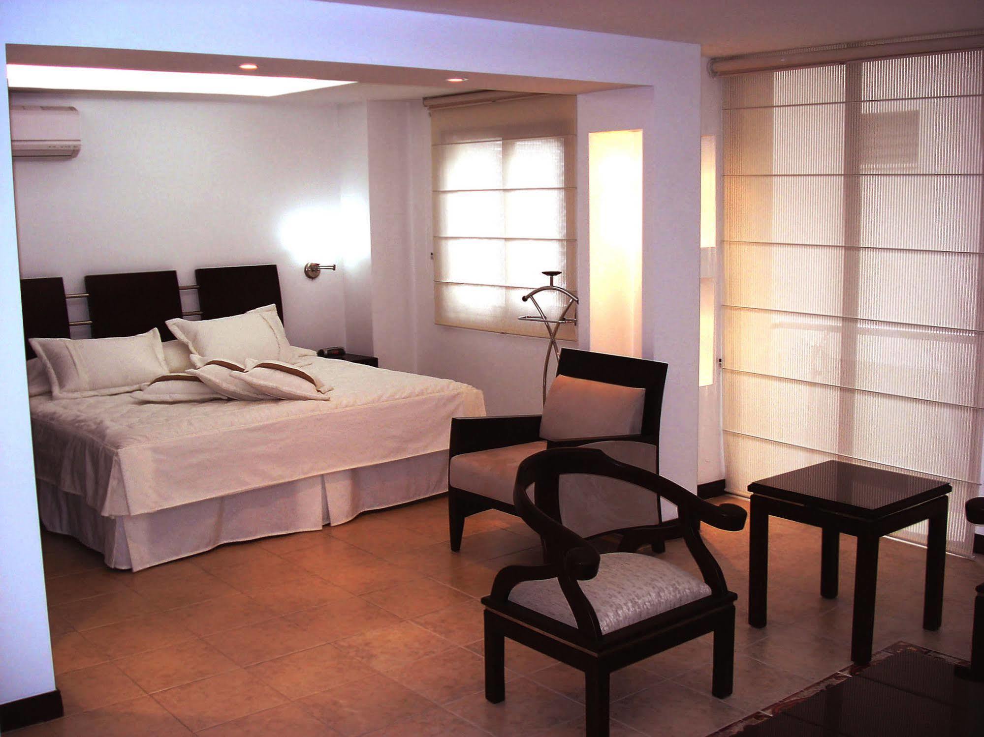 Hotel Plaza Las Americas Cali Bagian luar foto